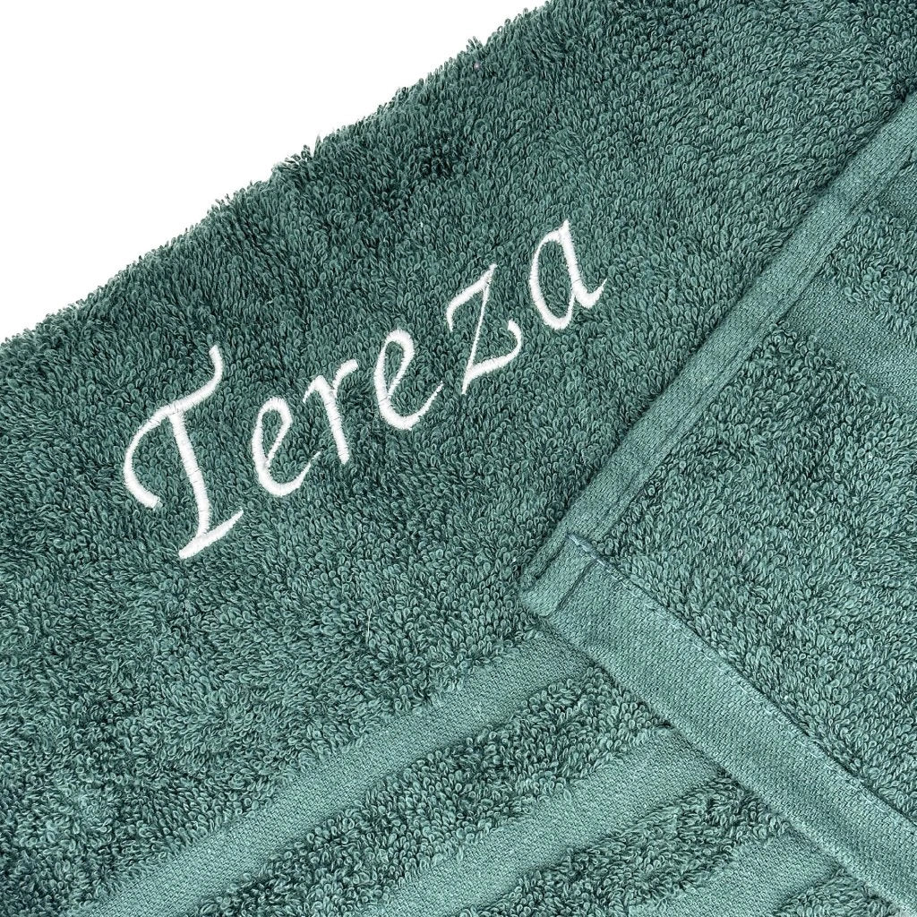 Tmavě zelený ručník s vlastním textem